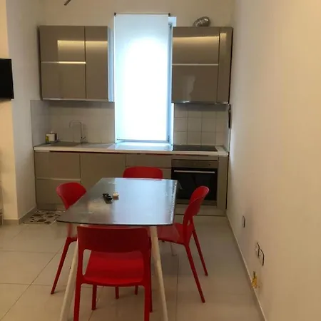 Il Divano Rosso 폴리뇨