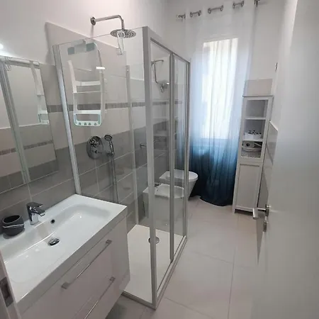 Il Divano Rosso * فولينيو