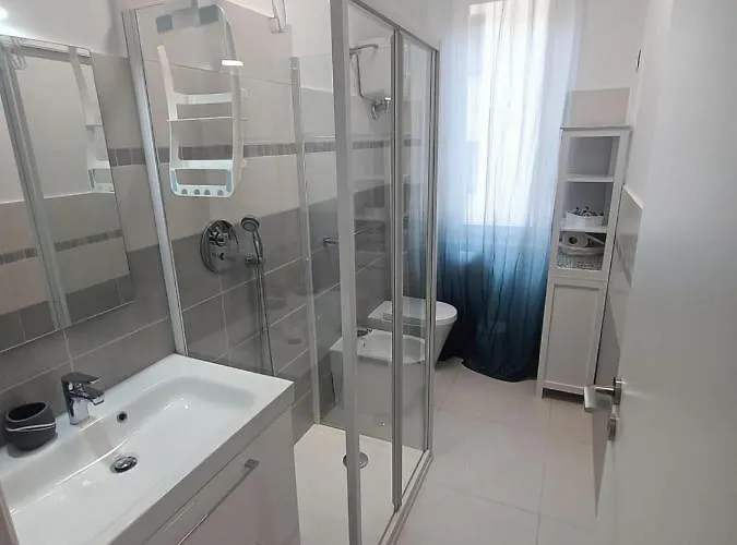 Il Divano Rosso * Φολίνιο